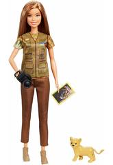 Barbie Carriere Fotoreporter Bambola Bruna con Cucciolo di Leone National Geographic Mattel GDM46