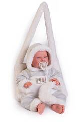 Lea Neugeborene Puppe mit Fleece-Babytragetasche 42 cm von Antonio Juan 33346