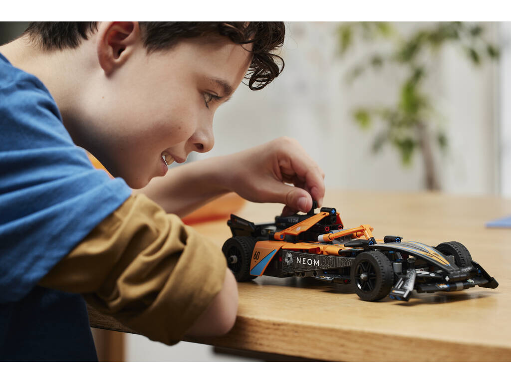 Lego Technic Neom McLaren Formel-E-Rennwagen 42169