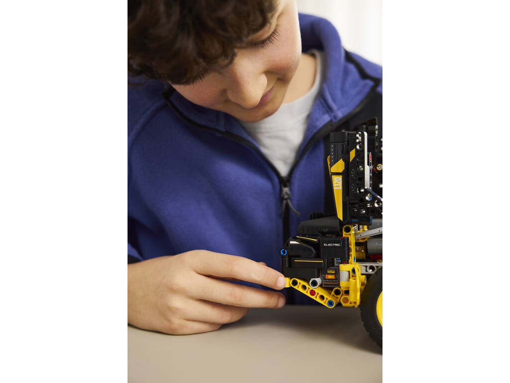 Lego Technic Chargeur sur pneus Volvo L120 Electric