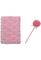 Confezione quaderno peluche A5 fiori rosa con 80 pagine e penna blu con pompon da 22 cm.
